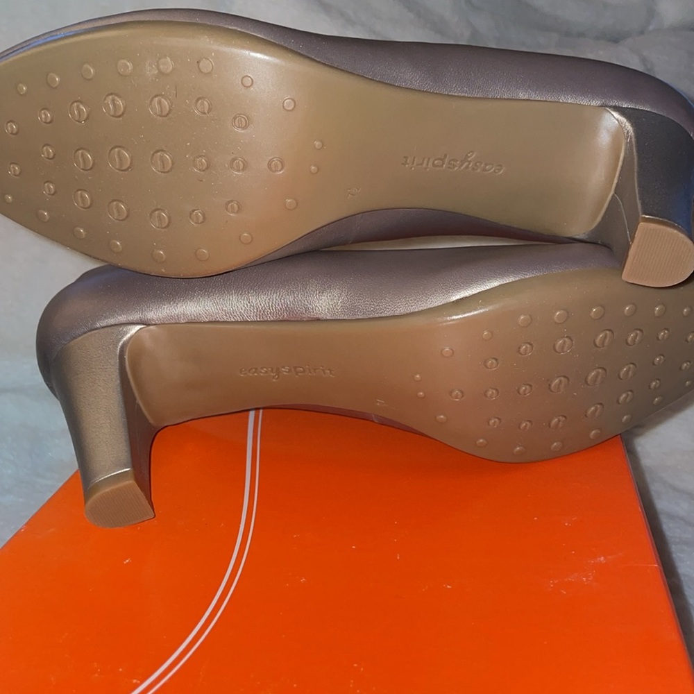 Easy Spirit Women's Esneoma Leather High Heel Pump - Picture 7 of 9